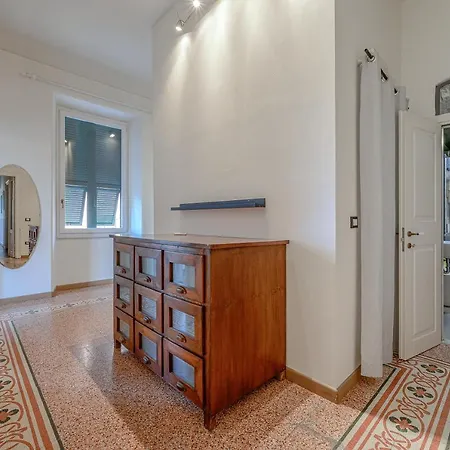 Apartment La Maison Du Marche' La Spezia
